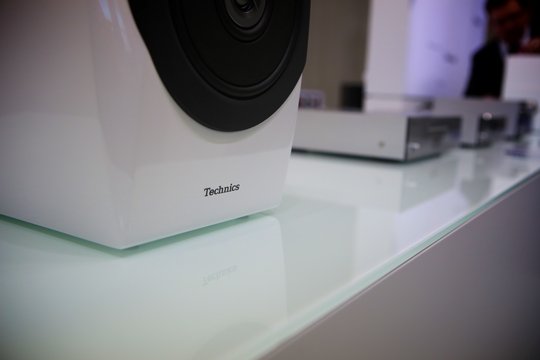 Zwar gibt es nach wie vor nur zwei Technics Anlagen (im High-End Bereich) im Sortiment, die scheinen aber gut anzukommen. So verkündete Panasonic, dass die Verkäufe im ersten halben Jahr nach der Wiedereinführung ihre Erwartungen übertroffen haben. Von Technics dürfen wir in der nächsten Zeit wohl noch mehr erwarten.